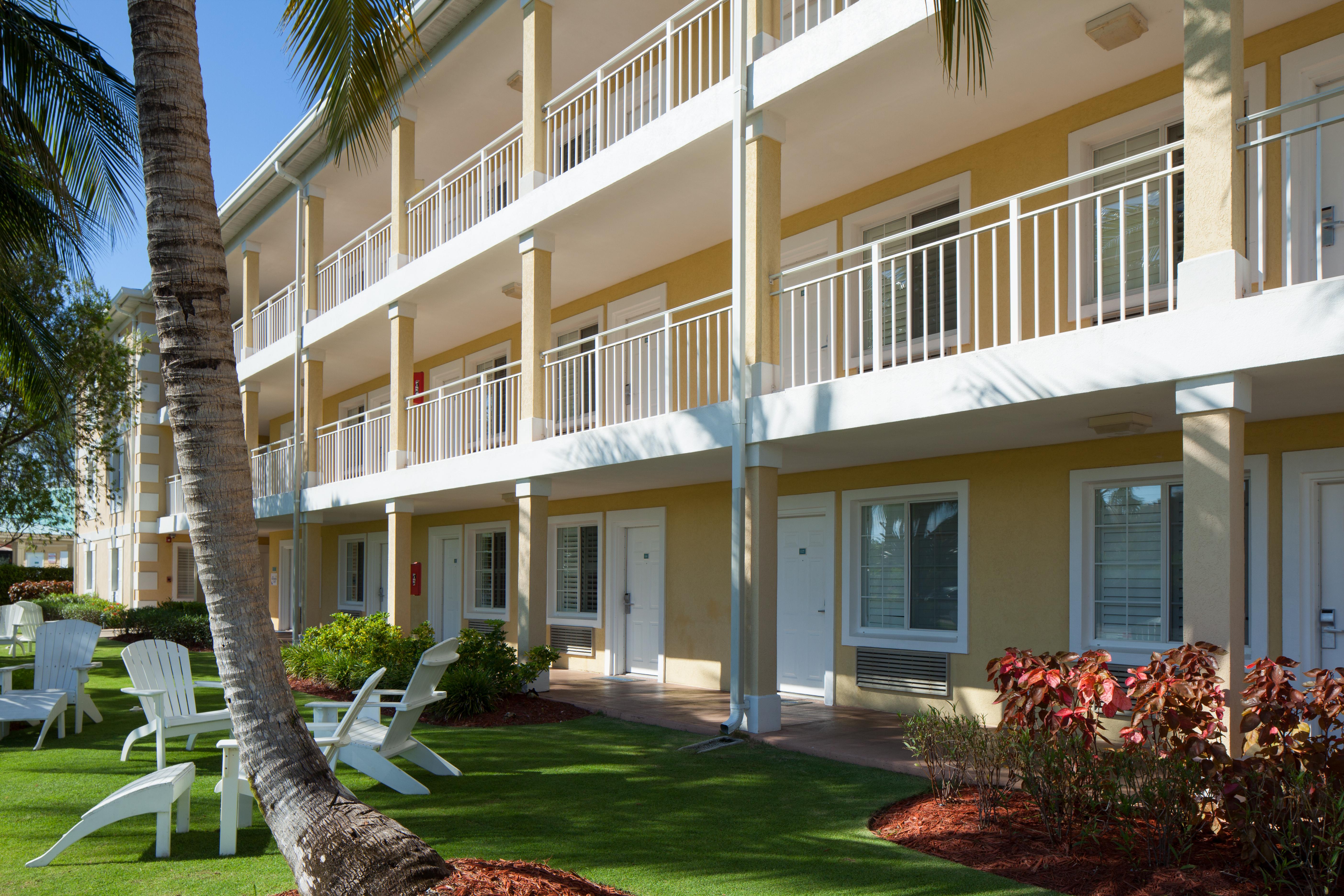 Sunshine Suites Resort West Bay Εξωτερικό φωτογραφία