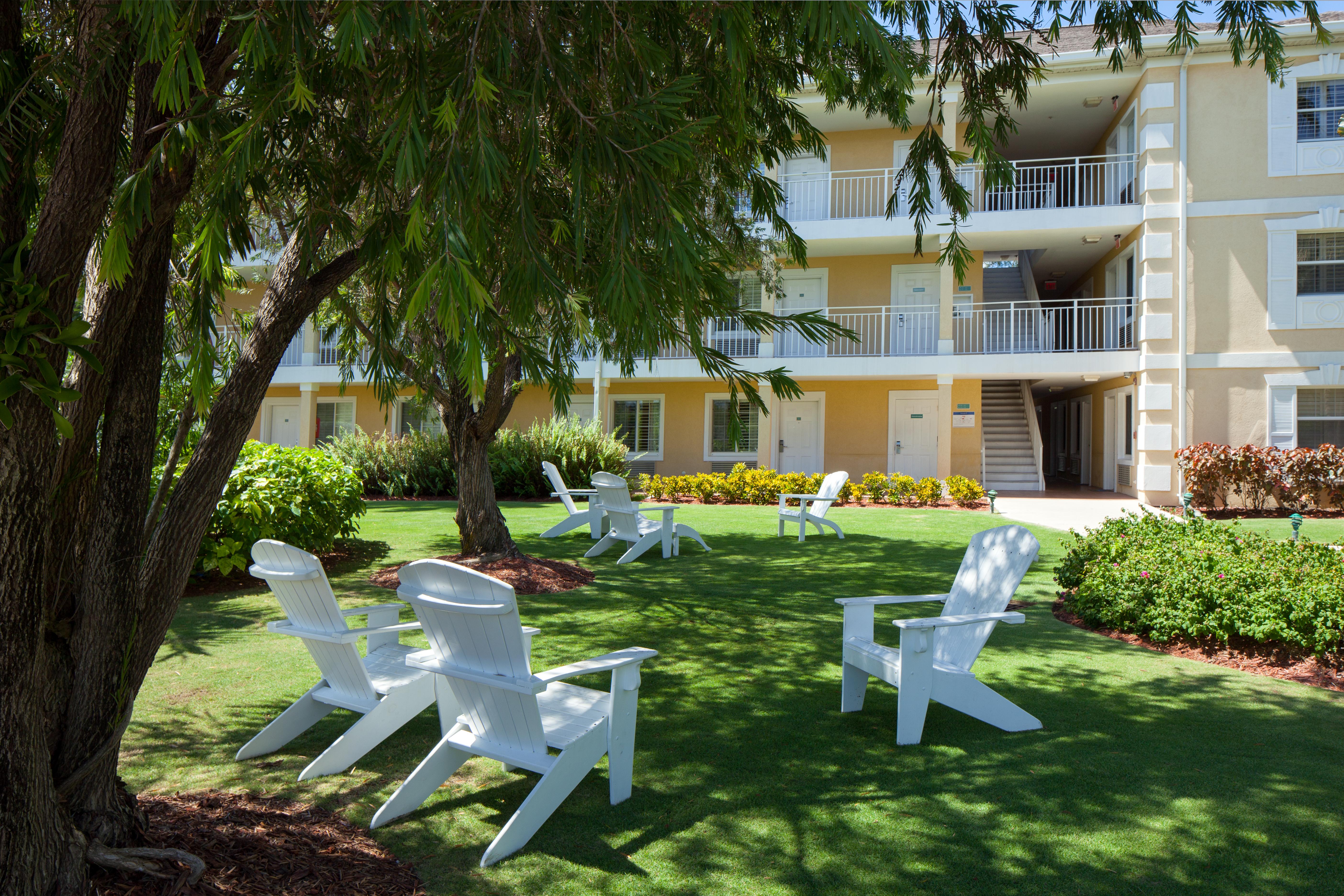 Sunshine Suites Resort West Bay Εξωτερικό φωτογραφία