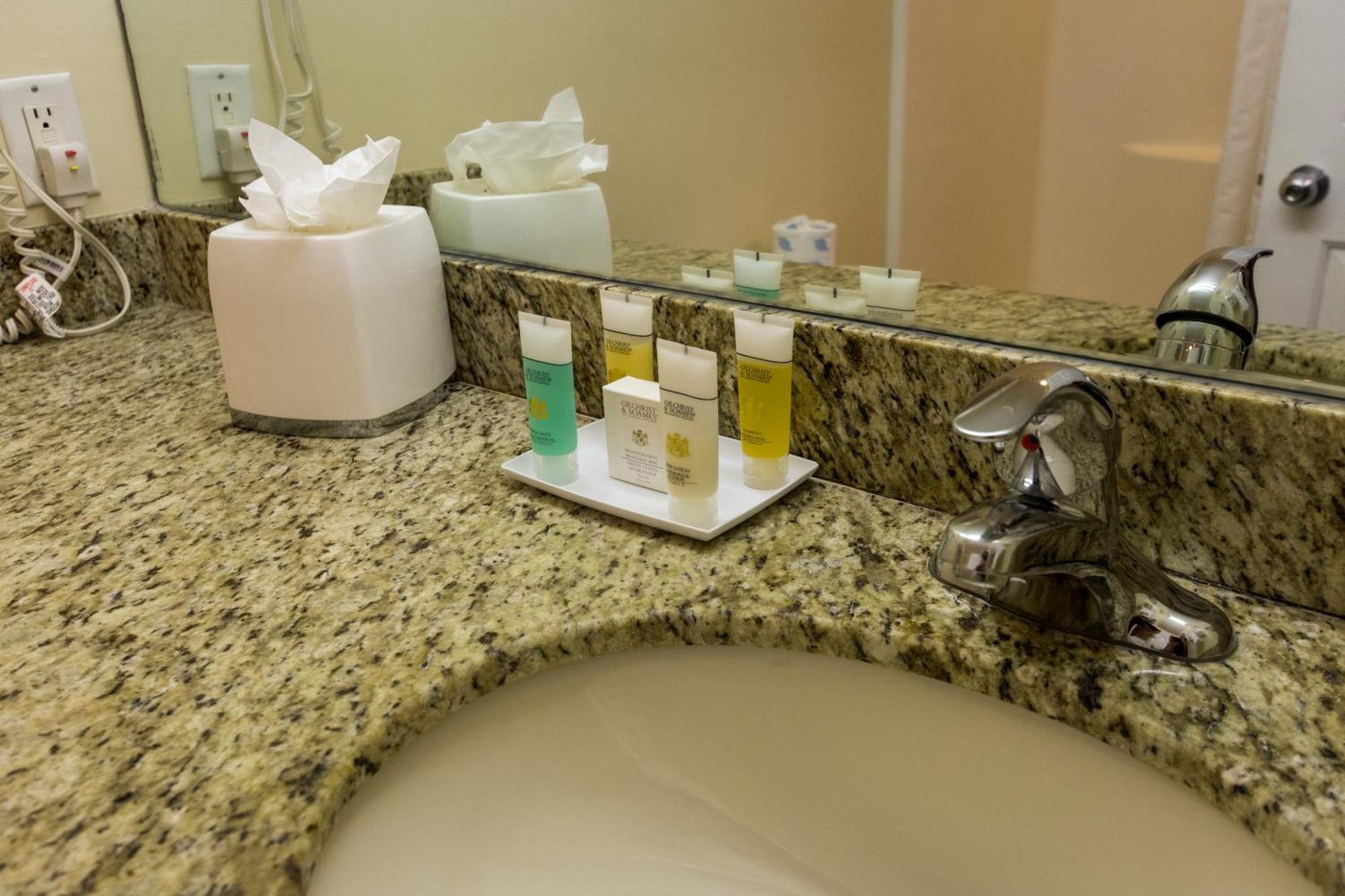 Sunshine Suites Resort West Bay Εξωτερικό φωτογραφία